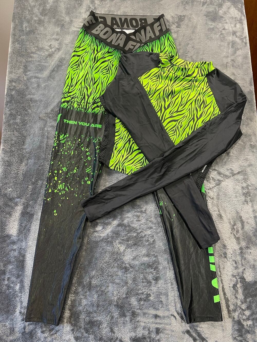 NWOT Bona Fide Neon Green Graphic Zebra 2-Piece Gym Set Rashguard & Leggings Lrg